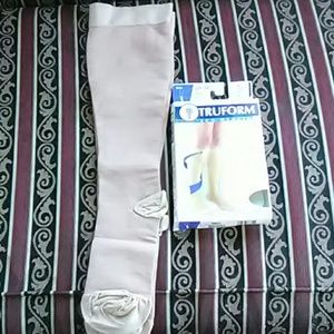 TRUFORM Stockings NWOT